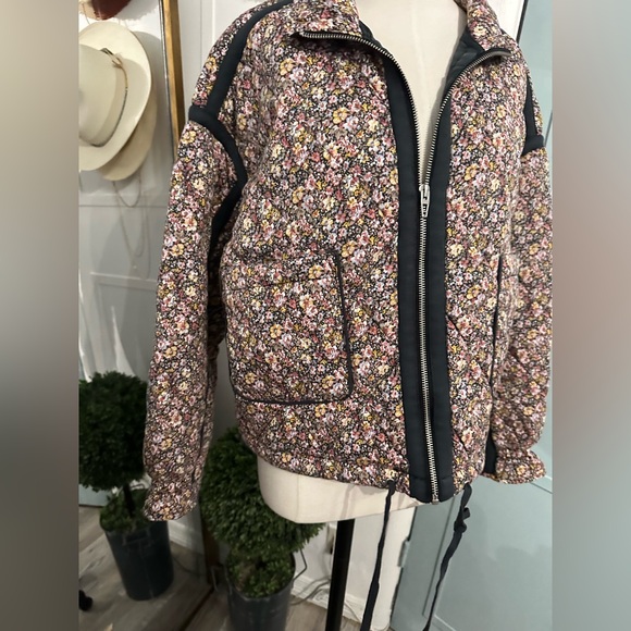Blank NYC Quilted Floral Jacket Zipper Small NWT Crop Puffy Boxy Small - Picture 6 of 10